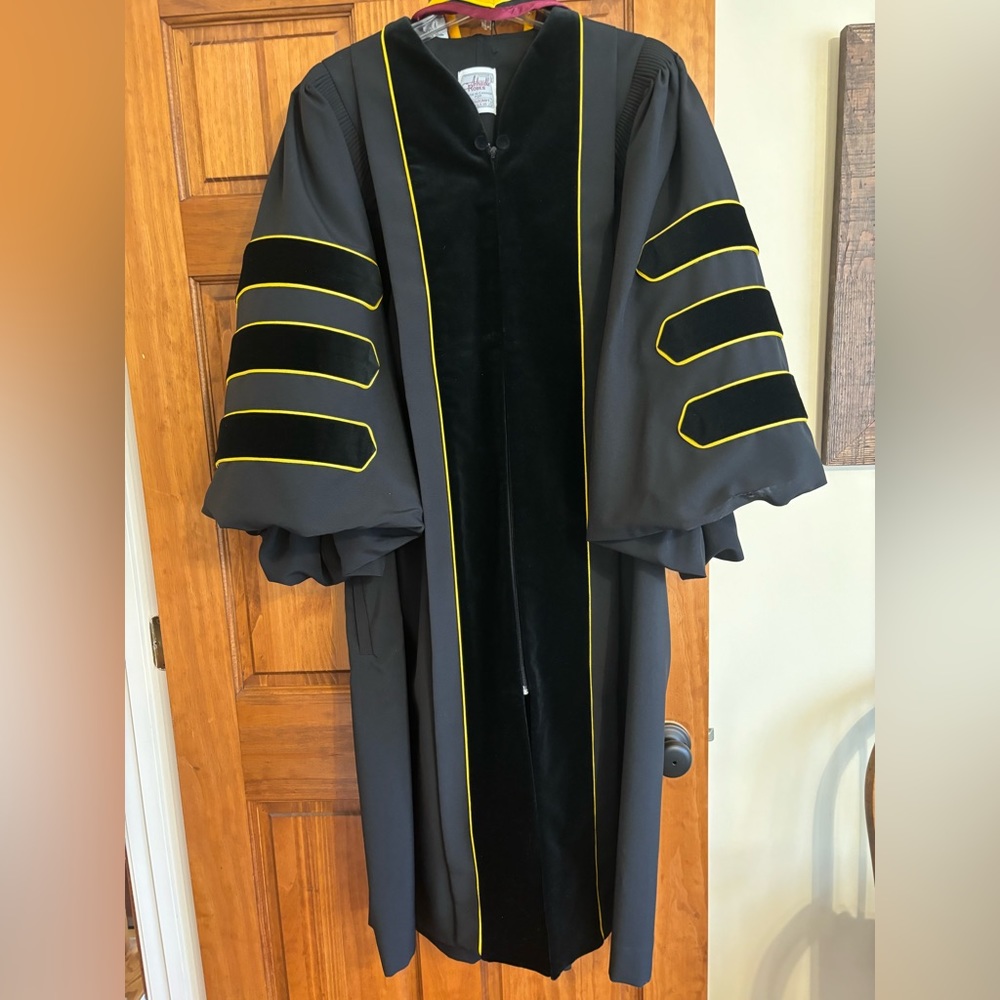 Doctoral academic regalia for PhD in Biomedical Science size medium